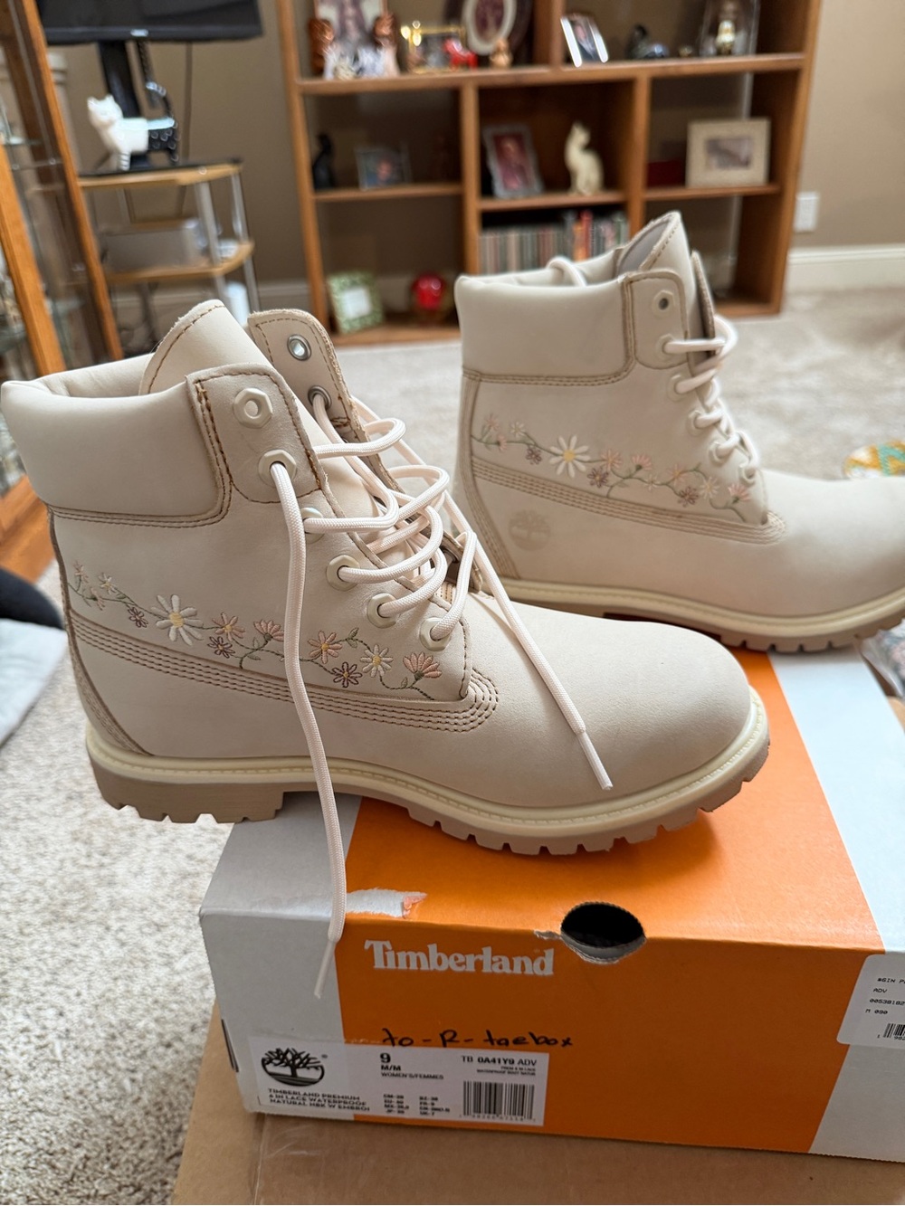 Timberland Women's Light Beige Floral Lace-Up Boots - Picture 2 of 6
